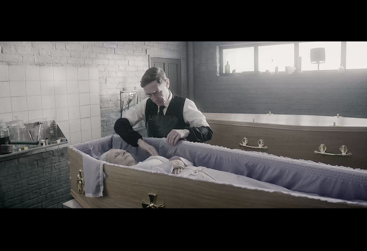 Arthur Morel at the coffin